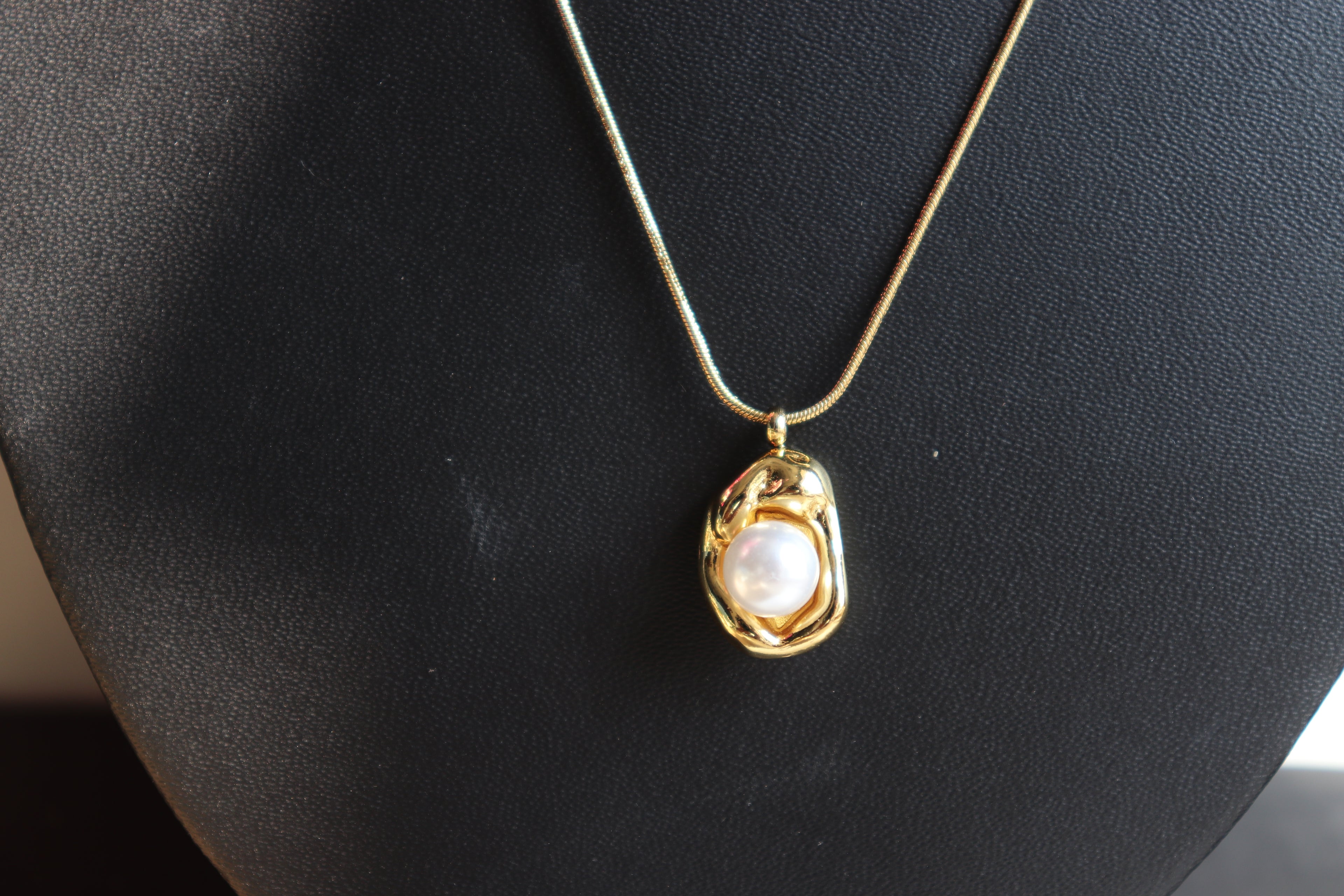 Ocean Pearl Shell Necklace