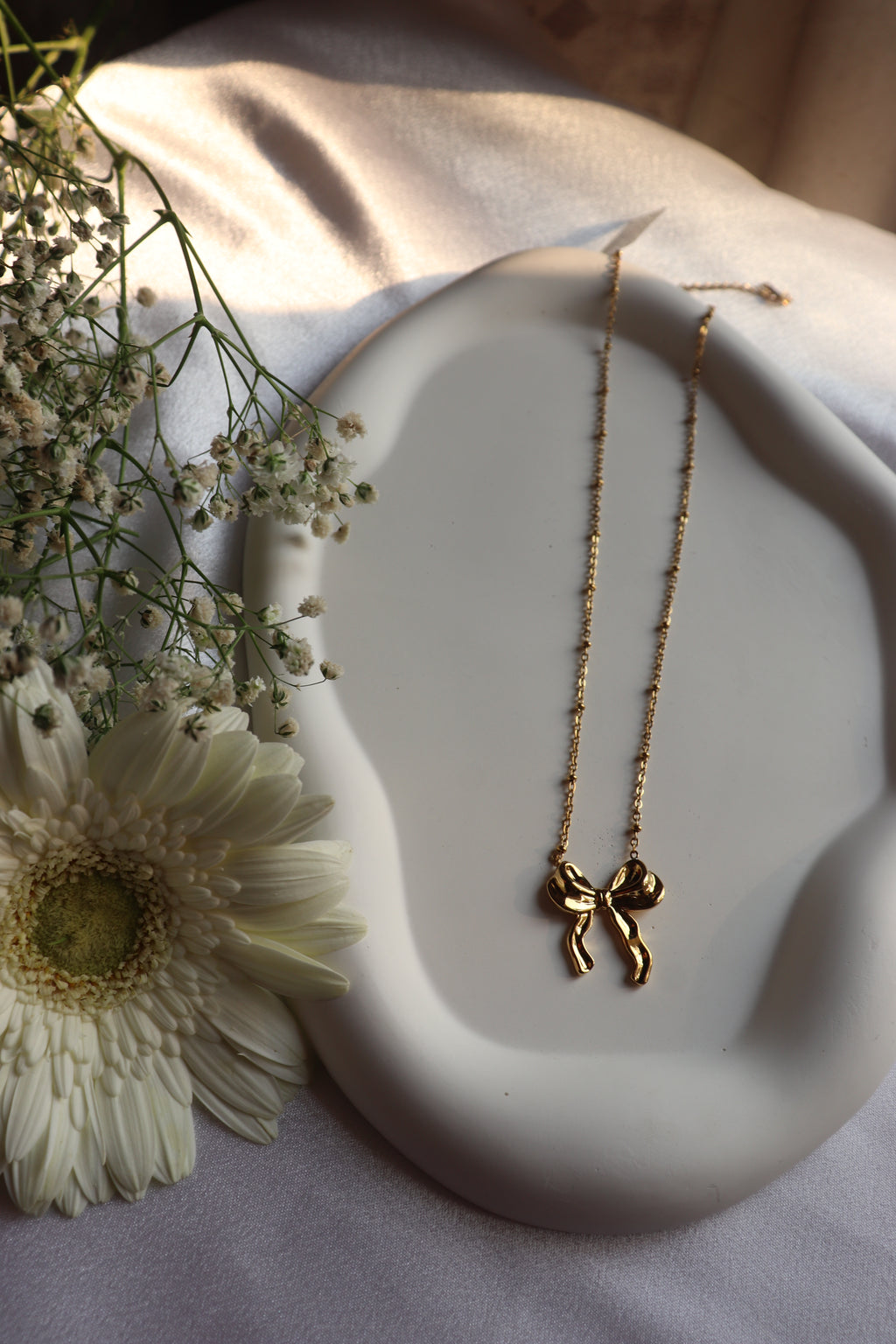 Dainty Bow Tie Necklace