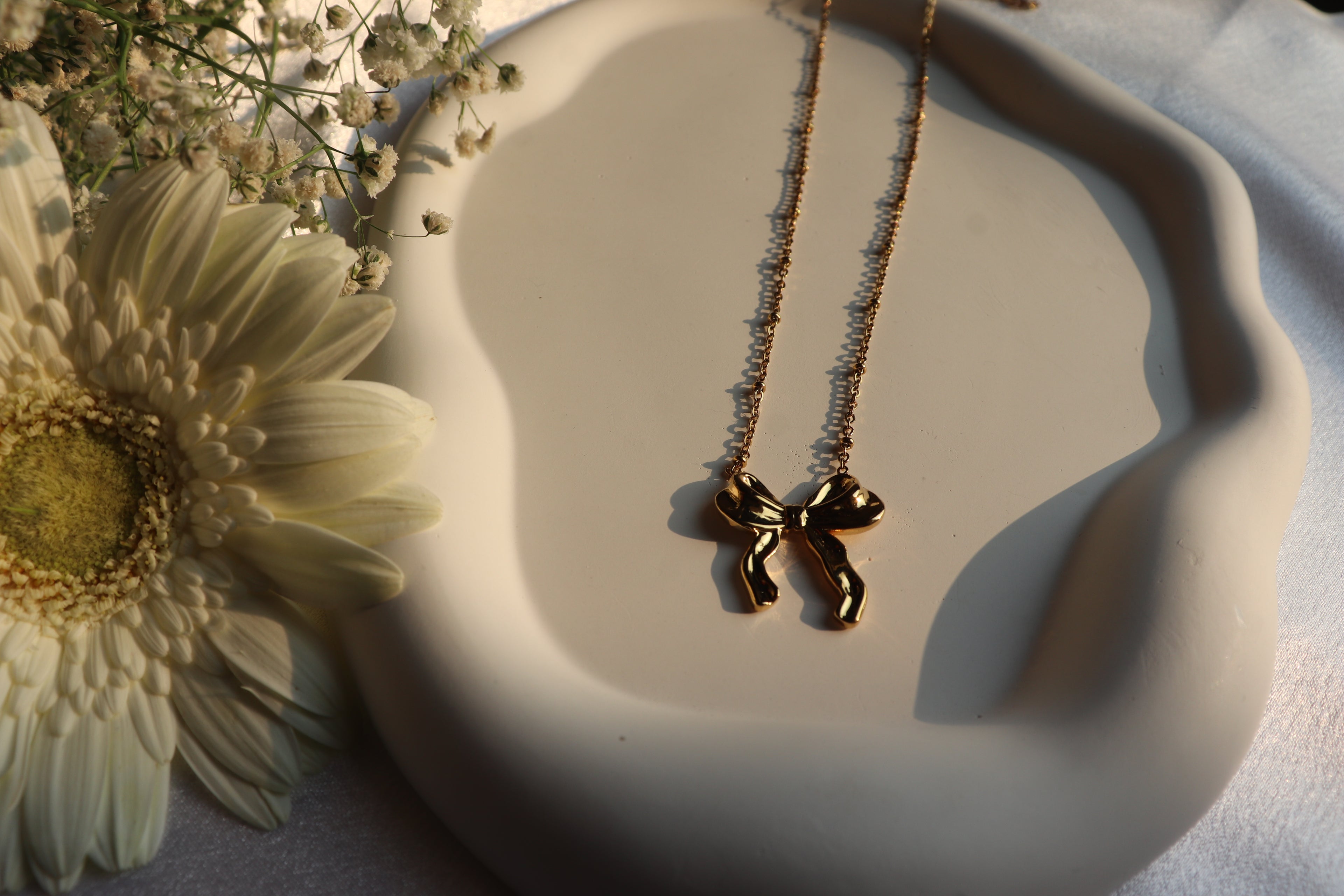 Dainty Bow Tie Necklace