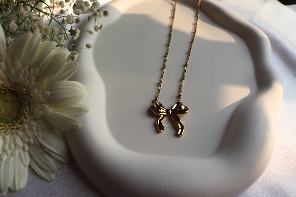 Dainty Bow Tie Necklace
