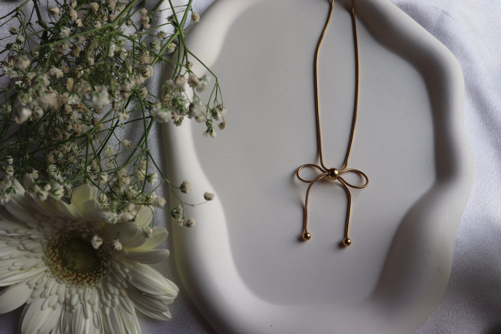 Filigree Lace Bow Necklace