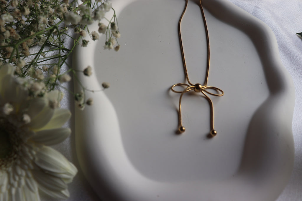 Filigree Lace Bow Necklace