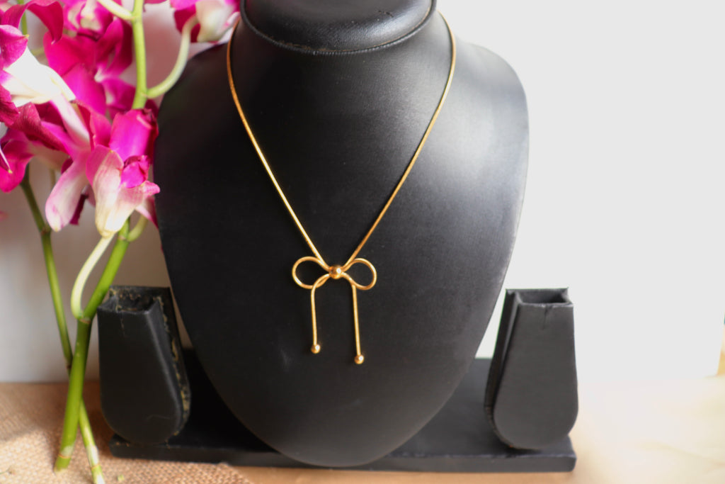 Filigree Lace Bow Necklace