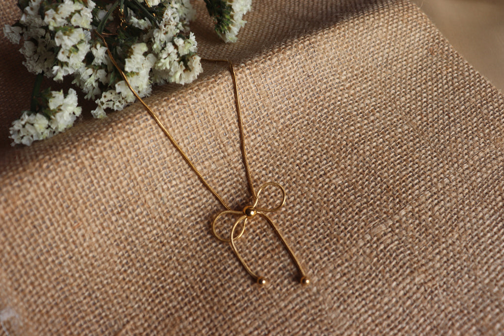 Filigree Lace Bow Necklace