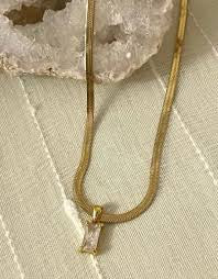 Snake Luxe Chain with white pendant