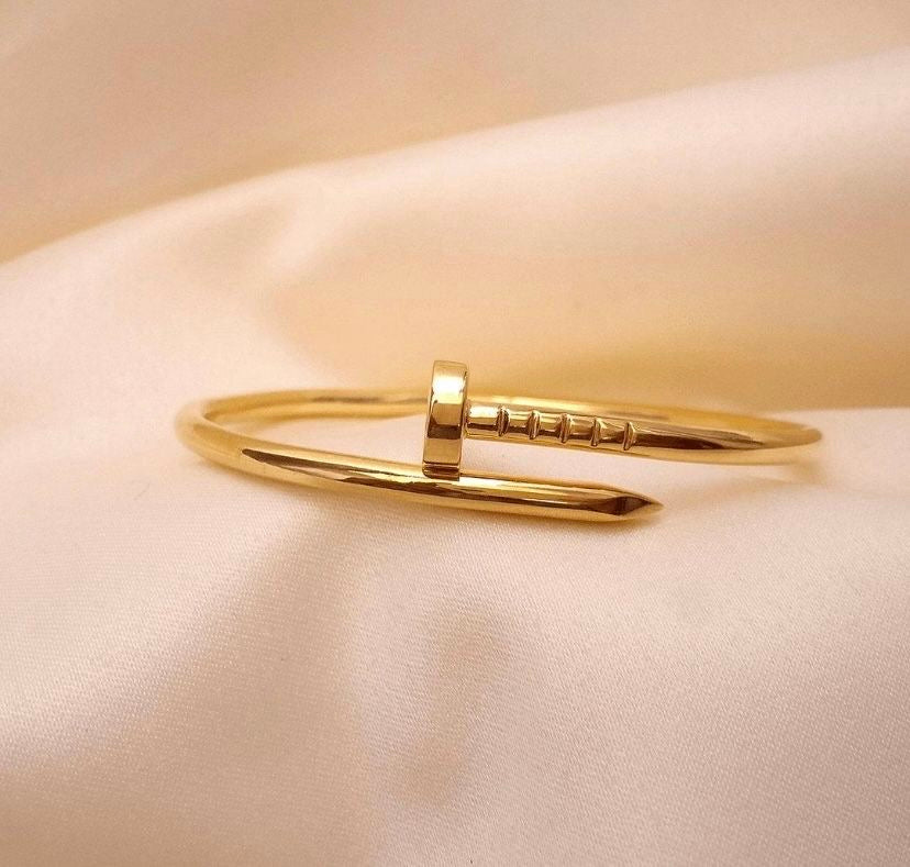 Nail Bracelet Gold
